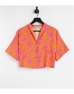 Укороченная рубашка с открытым воротником и оранжево розовым цветочным принтом Twisted wunder plus