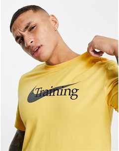 Желтая футболка с логотипом надписью Nike training
