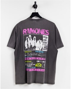 Черная футболка с эффектом кислотной стирки и принтом Ramones Asos design