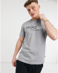 Серая футболка с отраженным логотипом надписью на груди Calvin klein