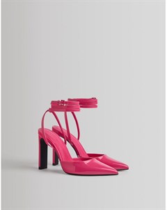 Лакированные туфли ярко розового цвета на каблуке с заостренным носком и ремешками на щиколотке Bershka