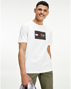 Белая футболка с фирменной нашивкой Tommy hilfiger