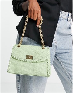 Зеленая плетеная сумка на плечо с золотистой фурнитурой Эго