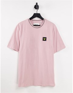 Розовая футболка с логотипом нашивкой Casuals Lyle & scott