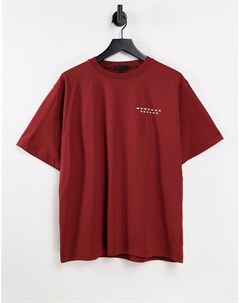 Красная свободная футболка с надписью готическим шрифтом на спине Mennace