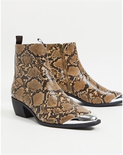 Ботинки челси в стиле вестерн из коричневой искусственной кожи со змеиным принтом угловатой подошвой Asos design