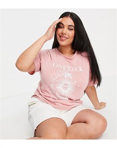 Розовая футболка с надписью Yours