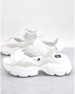 Белые сандалии на толстой подошве из экологичных материалов Buffalo