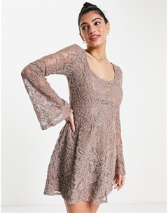 Серо коричневое платье мини с расклешенной юбкой овальным вырезом и шнуровкой на спине в стиле 70 х Love triangle