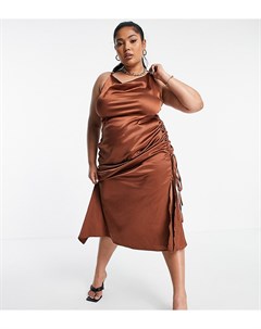 Атласное платье миди шоколадного цвета на бретельках со сборками сбоку x Amber Gill Public desire curve