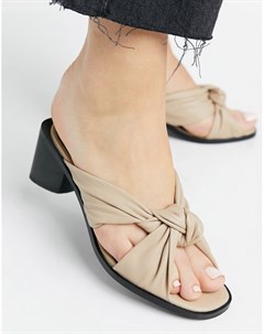 Бежевые кожаные мюли на каблуке с декоративным узлом Jenna Asra