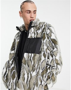 Куртка из искусственного меха с контрастным карманом и звериным принтом Asos design