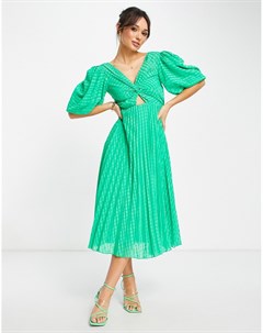 Изумрудно зеленое расклешенное платье миди из добби с перекрученной отделкой спереди и плиссировкой Asos design