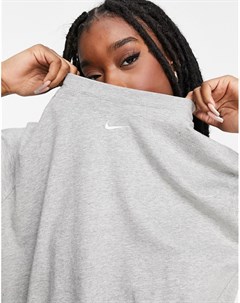 Серая футболка в стиле oversized с маленьким логотипом галочкой Nike