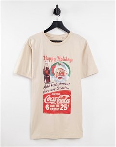 Винтажная новогодняя футболка песочного цвета с надписью Coca Cola Happy Holiday Merch cmt ltd