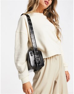 Черная лакированная сумка прямоугольной формы с заклепками на ремешке Glamorous
