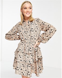 Ярусное кремовое платье мини с расклешенной юбкой объемными рукавами и цветочным принтом x Billie Fa In the style