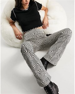 Черно белые расклешенные брюки с принтом завитков Bershka