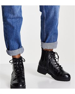 Черные ботинки на шнуровке и плоской подошве с эффектом крокодиловой кожи и металлической отделкой д New look wide fit