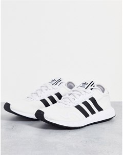 Белые кроссовки с черными вставками Swift Run X Adidas originals