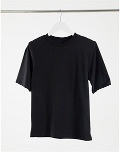 Черная футболка с подплечниками Asos design