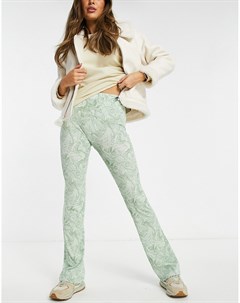 Эластичный трикотажные расклешенные брюки от комплекта с зеленым мраморным принтом Envii