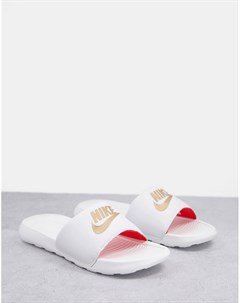 Белые шлепанцы с золотистым логотипом Victori Nike