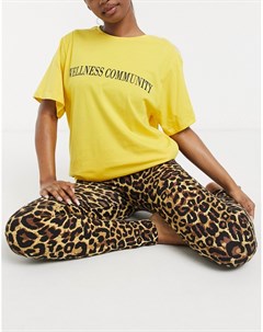 Желтая пижама из футболки и леггинсов в стиле oversized с леопардовым принтом Asos design