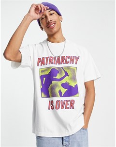 Белая футболка с принтом Patriarchy Is Over Obey