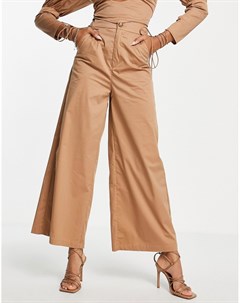 Бежевые брюки с очень широкими штанинами от комплекта Amy lynn