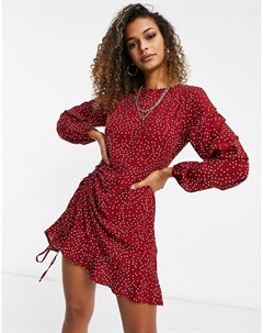 Красное чайное платье в горошек с присборенной отделкой сбоку Missguided