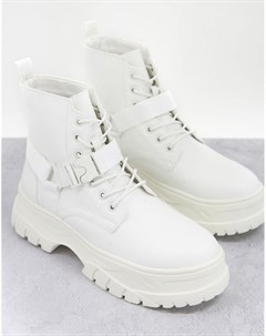 Белые ботинки из искусственной кожи на шнуровке с акцентным ремешком и толстой подошвой Asos design