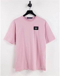 Розовая футболка с логотипом в виде лаврового венка на спинке Fred perry