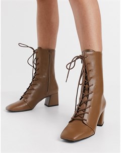 Светло коричневые ботинки на каблуке со шнуровкой из эко кожи Thelma Monki