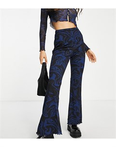 Расклешенные брюки из сетки с синим волнистым принтом и волнистыми краями от комплекта Petite Topshop