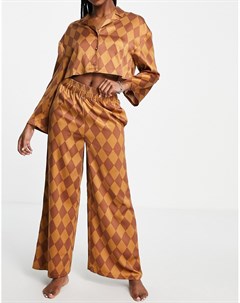 Атласная многоцветная пижама с рубашкой и штанами с принтом ромбы Topshop