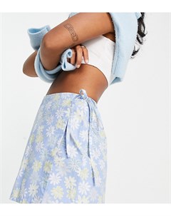 Голубая поплиновая юбка шорты с запахом и цветочным принтом ASOS DESIGN Petite Asos petite