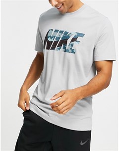 Светло серая футболка с графическим логотипом Camo Dri FIT Nike training