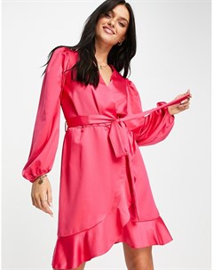 Ярко розовое атласное платье с запахом и оборкой New look