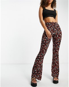 Расклешенные брюки с мелким цветочным принтом красного цвета Asos design