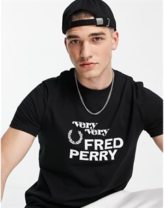 Черная футболка с большим текстовым логотипом Fred perry
