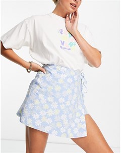 Голубая поплиновая юбка шорты с запахом и цветочным принтом Asos design