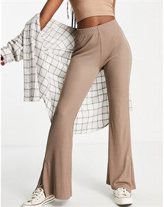 Трикотажные расклешенные брюки в рубчик коричневого цвета Topshop Pimkie