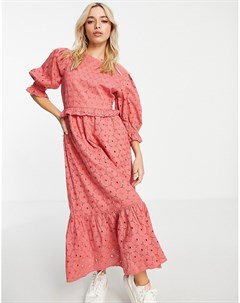 Розовое платье миди с вышивкой ришелье и оборками Miss selfridge