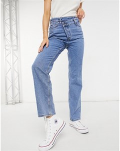 Светло синие джинсы прямого кроя с асимметричной деталью на пуговицах New look