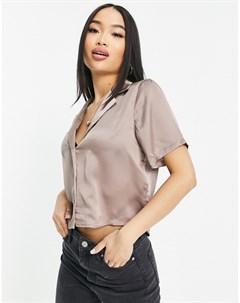 Укороченная атласная рубашка свободного кроя серо коричневого цвета от комплекта Glamorous