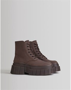 Ботинки шоколадного цвета с толстой плоской подошвой в тон верха и шнуровкой Bershka