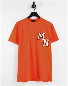 Оранжевая футболка с вышивкой в университетском стиле Mennace