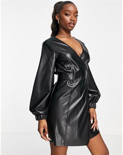 Черное платье мини из искусственной кожи с ремнем и запахом Asos design