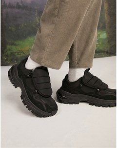 Черные кроссовки с дизайном в технологичном стиле и уплотненным язычком Asos design